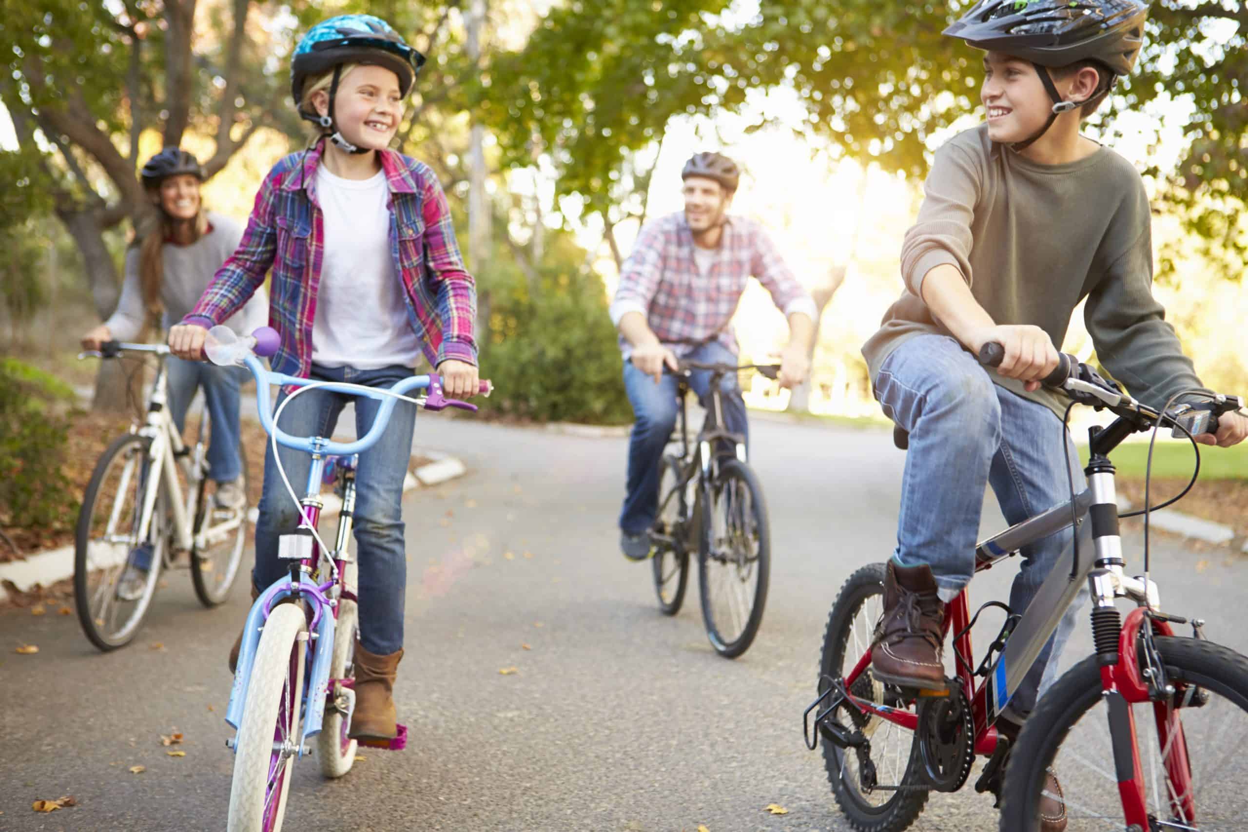 The children are riding bikes. Дети с велосипедом. Кататься на велосипеде. Подросток на велосипеде. Велосипеды для всей семьи.